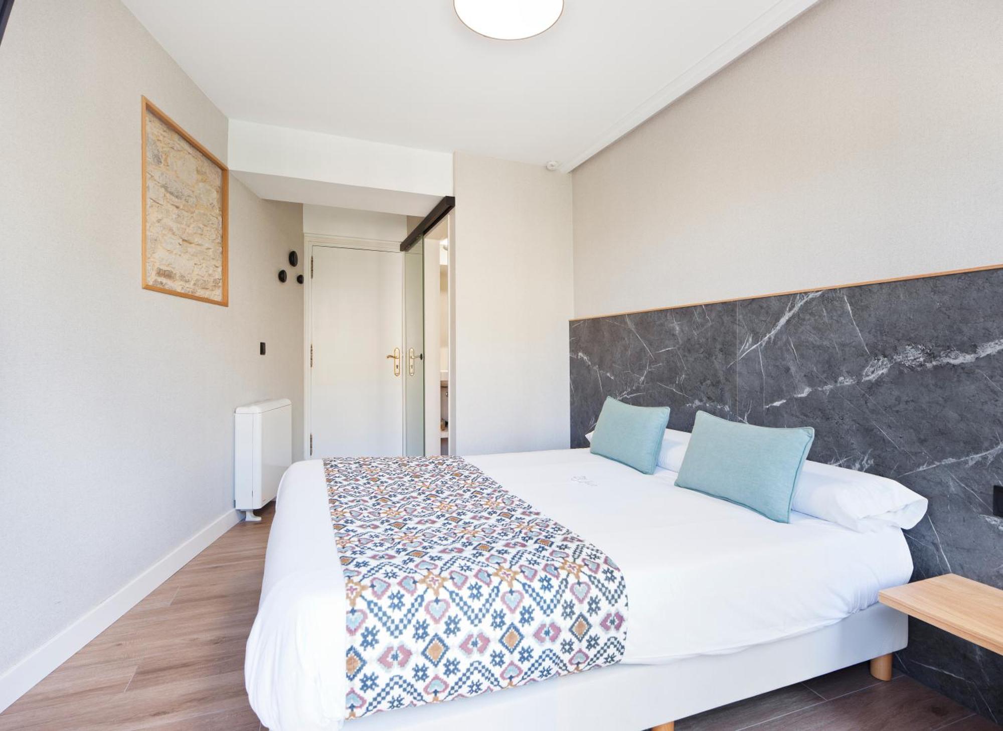 Pr 25 De Julio Hotel Сантяго де Компостела Екстериор снимка
